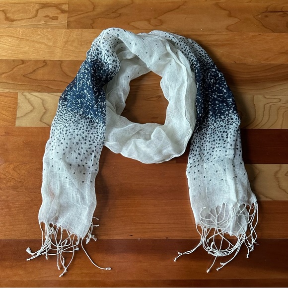 (2 for $30) Ann Taylor linen scarf - Picture 2 of 4